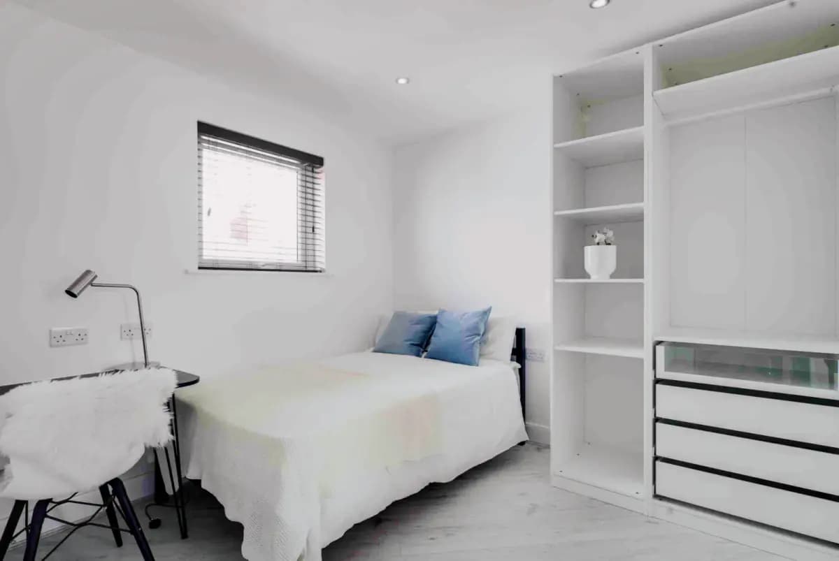 142 Alderson Road, L15
