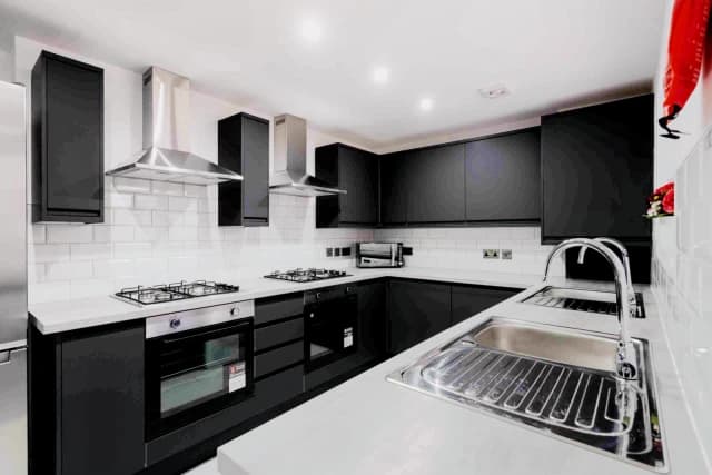 107 Cranborne Road, L15 image 4
