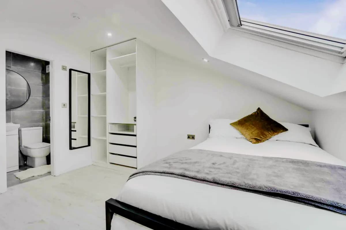 40 Fell Street, L7