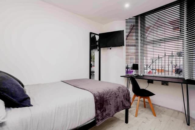 90 Picton Road image 5