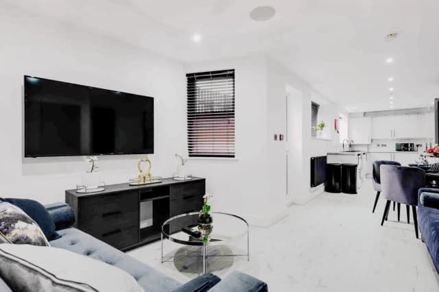 80 Cotswold Street, L7
