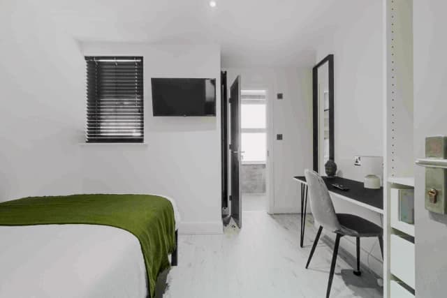 70 Blantyre Road, L15 image