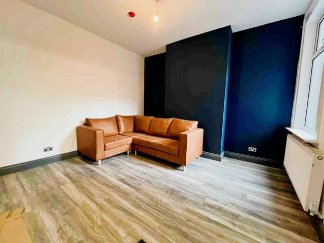 70 Thornycroft, L15