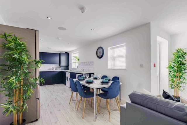 79 Cotswold Street L7