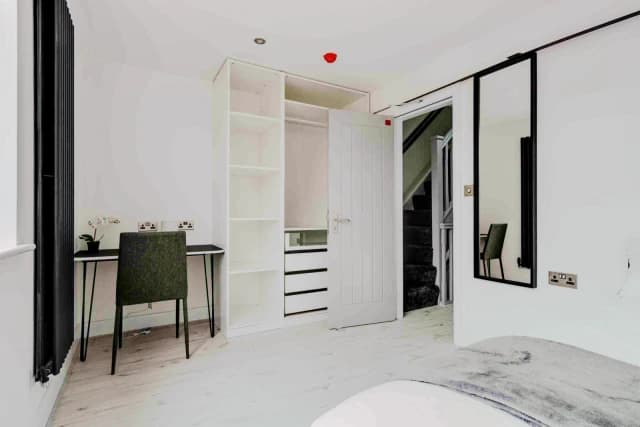 102 Needham Road, L7 image