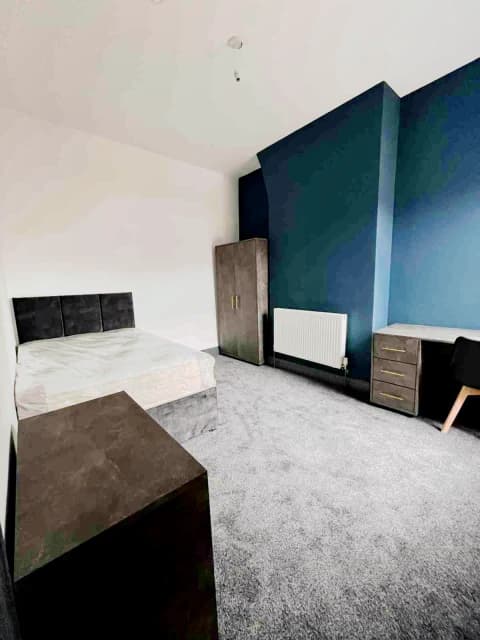 70 Thornycroft, L15 image