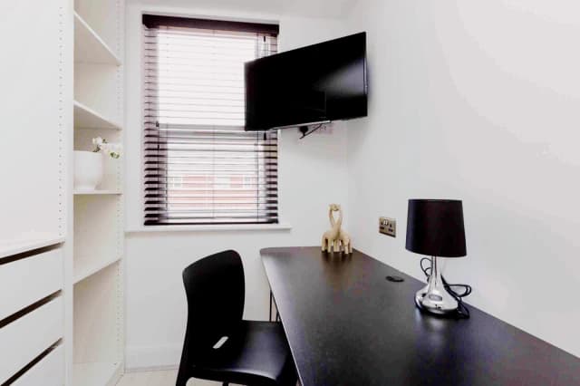 119 Strathcona Avenue, L15 image