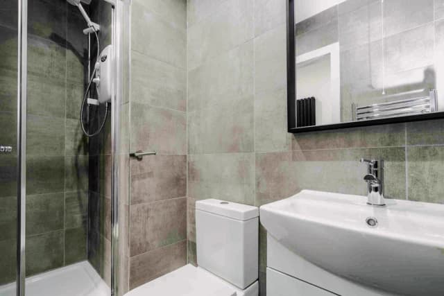 103 Adelaide road, L7 image