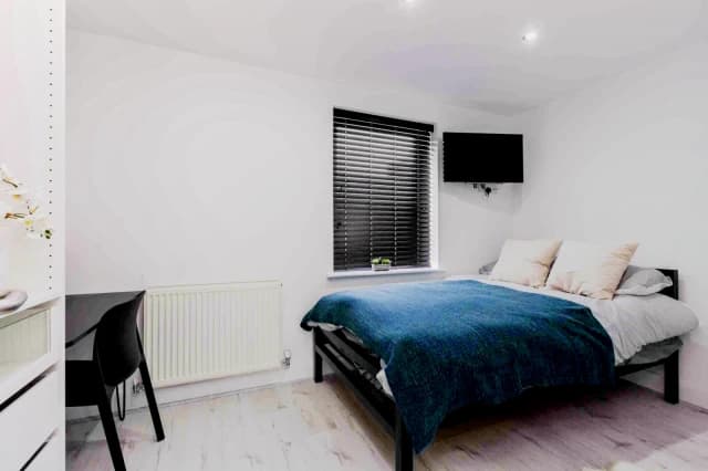 119 Strathcona Avenue, L15 image