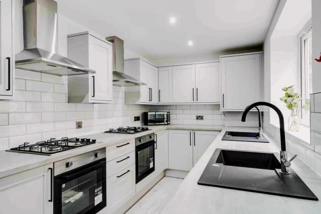 102 Needham Road, L7 image 3