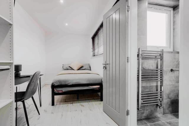 102 Needham Road, L7 image