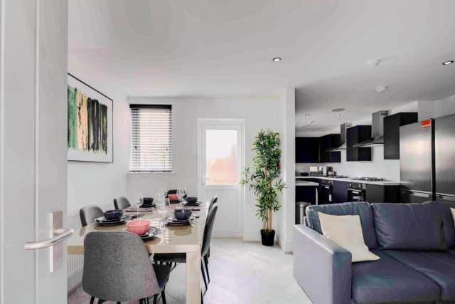 130 Cranborne Road image 5