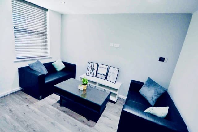 75 Ling Street, L7