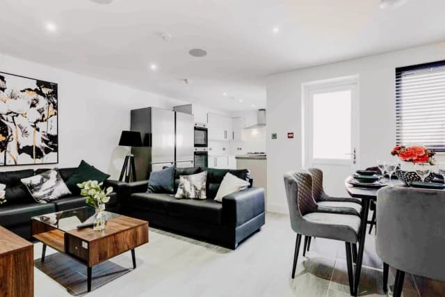 162 Alderson road, L15