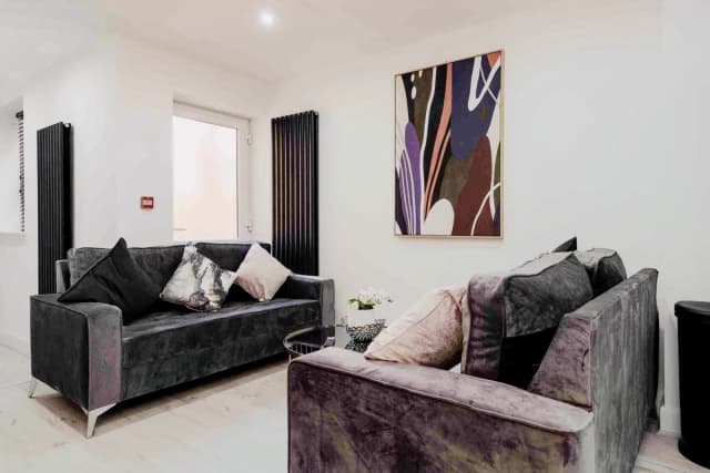 103 Adelaide road, L7