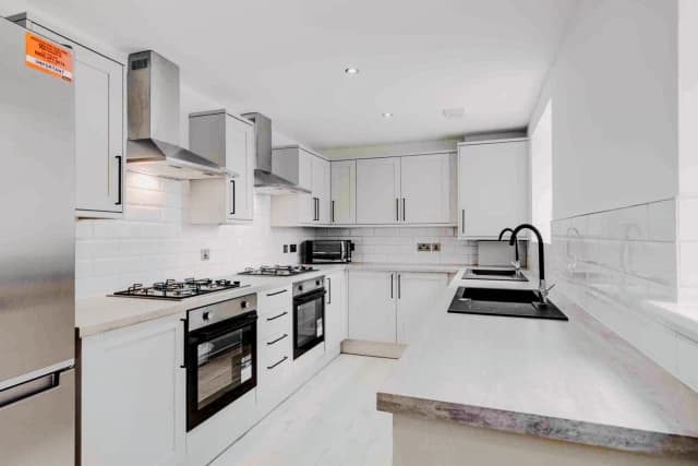 14 Birstall Road, L6 image 2