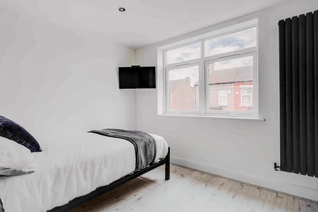 102 Needham Road, L7 image