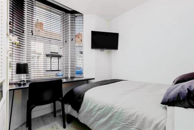 119 Strathcona Avenue, L15 image 4