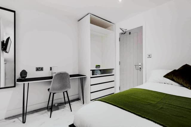 70 Blantyre Road, L15 image