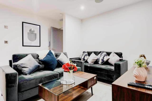 36 Borrowdale road, L15