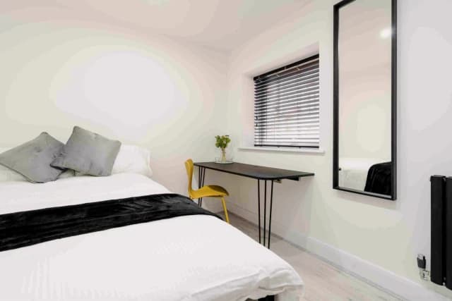 103 Adelaide road, L7 image