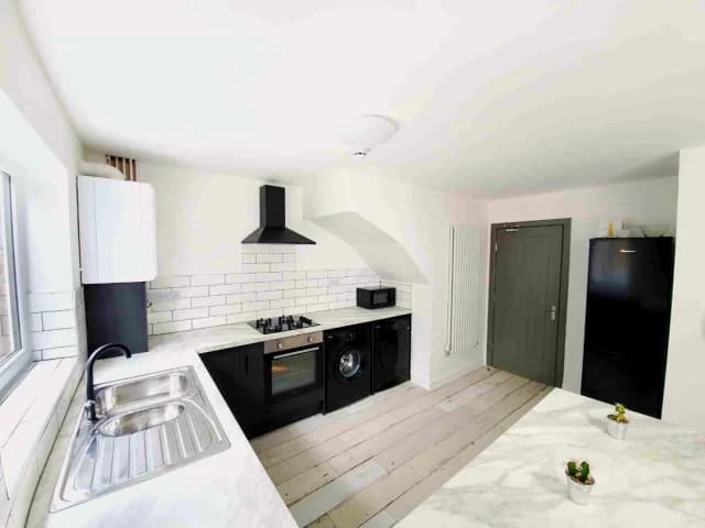 44 Alderson road, L15