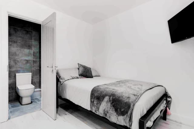70 Blantyre Road, L15 image