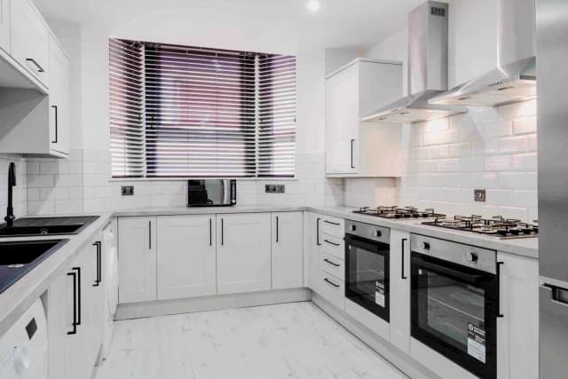 103 Adelaide road, L7 image 4