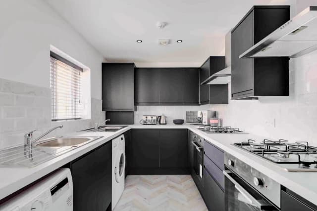 130 Cranborne Road image