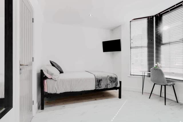70 Blantyre Road, L15 image