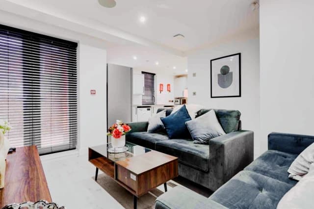 36 Borrowdale road, L15 image 2