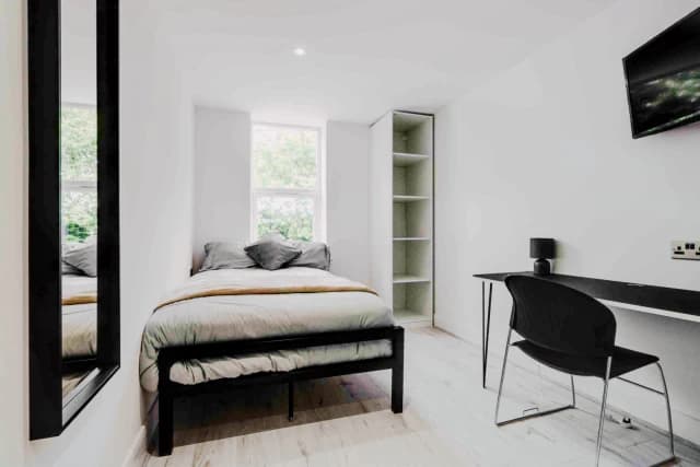 14 Birstall Road, L6 image 5