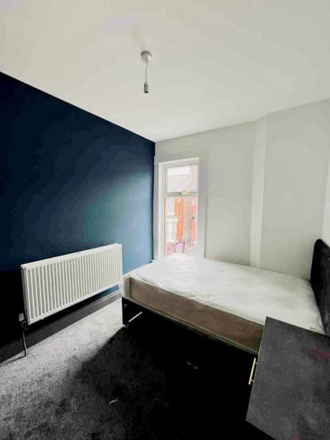 70 Thornycroft, L15 image