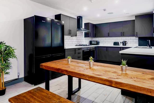 22 Cranborne road, L15 image 3