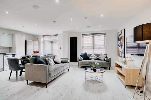 95 Salisbury road, L15