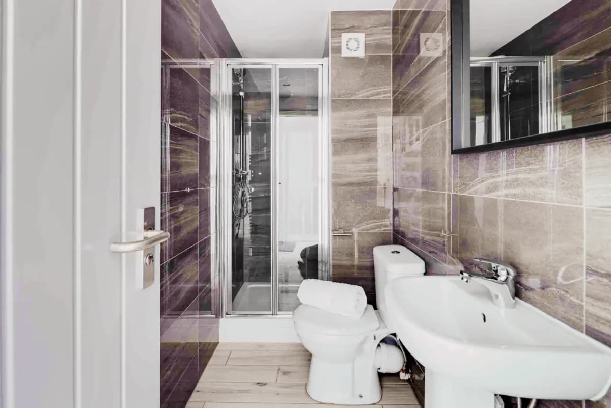 79 Cotswold Street L7