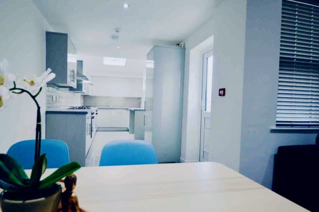 75 Ling Street, L7 image