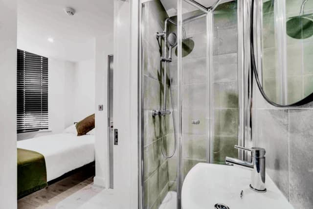 76 Halsbury road, L6 image