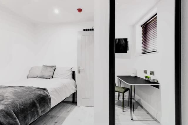 102 Needham Road, L7 image