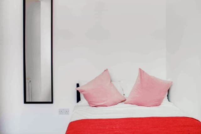 130 Cranborne Road image 2