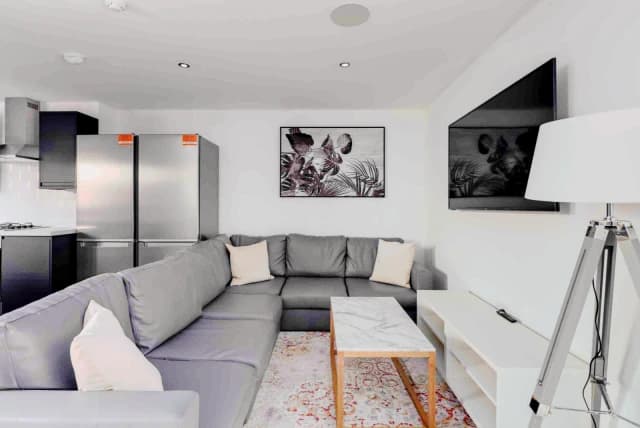 130 Cranborne Road image