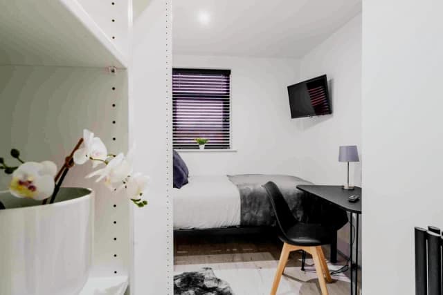 27 Needham Road, L7 image