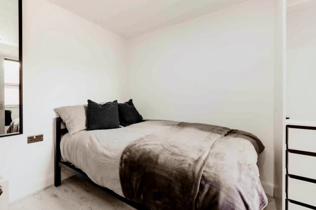 119 Strathcona Avenue, L15 image