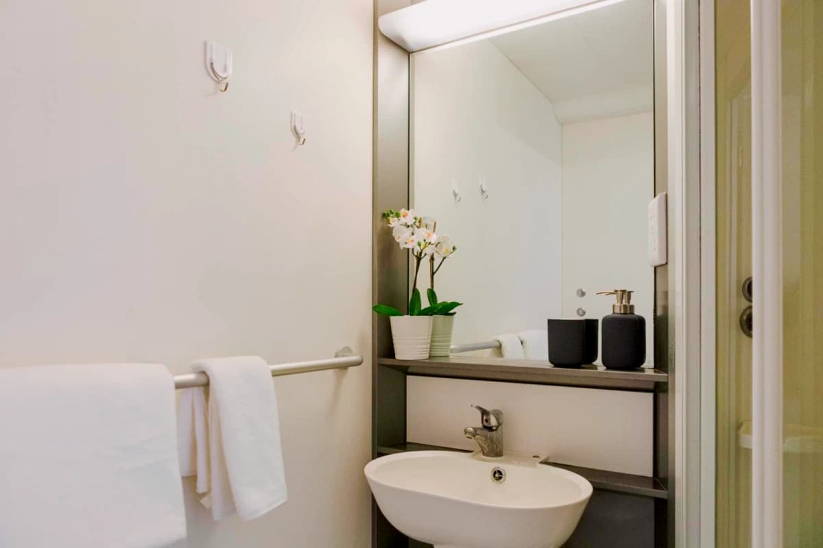 Lit Islington Residence image