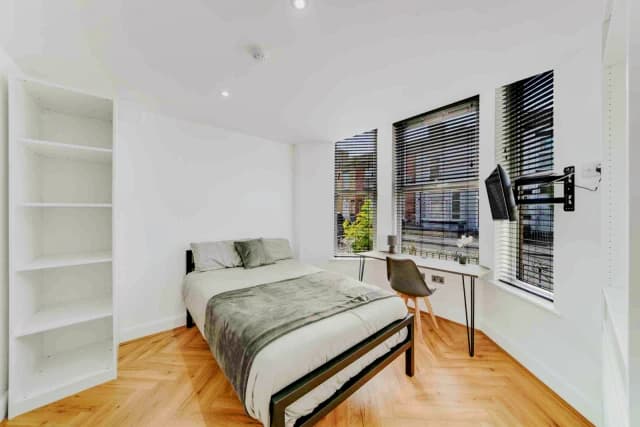 48 Gainsborough Road L15 image