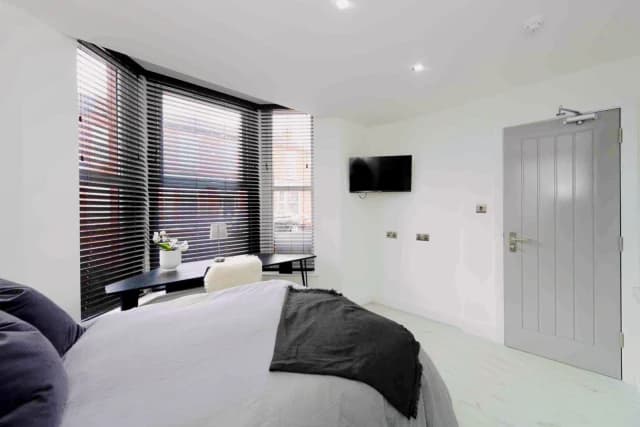 34 Cranborne Road image