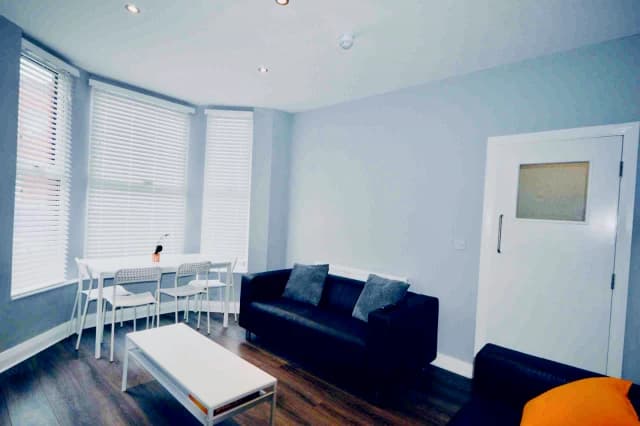 18 Woodcroft Road, L15
