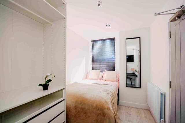 99 Ash Grove, L15 image