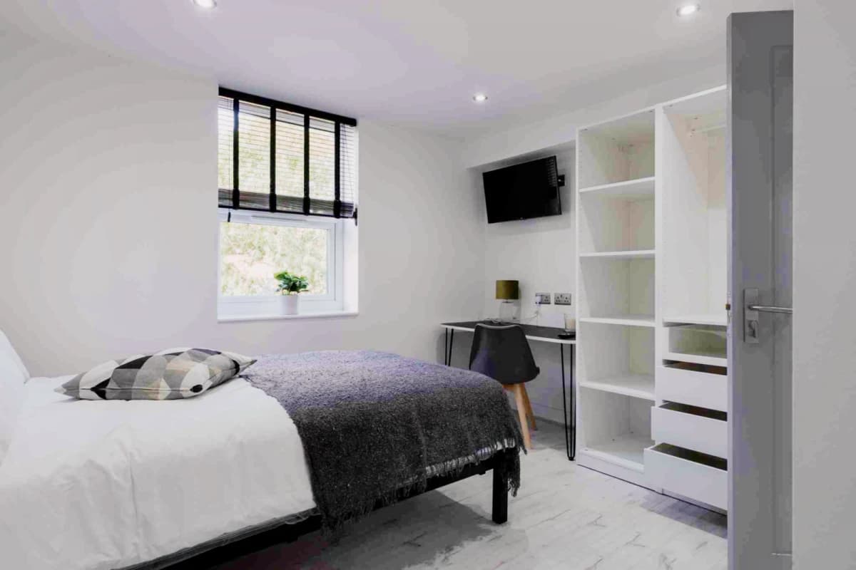 27 Sewells Walk image