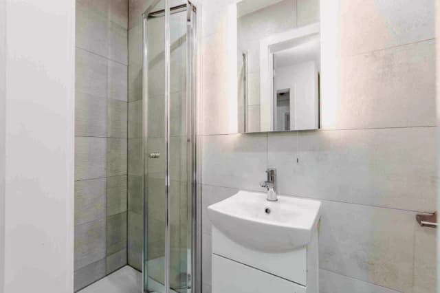 19 Langdale Road – flat 2 image 5